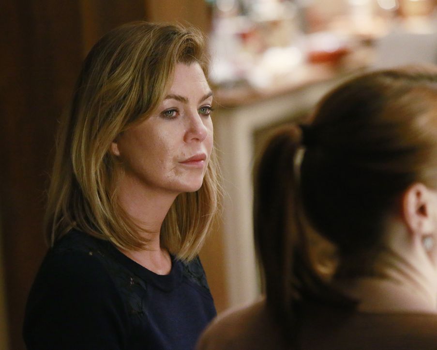 Meredith (Ellen Pompeo, l.) ist fassungslos, als sie sieht, wer Callies neue Freundin ist. Um die Dinnerparty nicht im Streit enden zu lassen, versu... - Bildquelle: Mitchell Haaseth ABC Studios