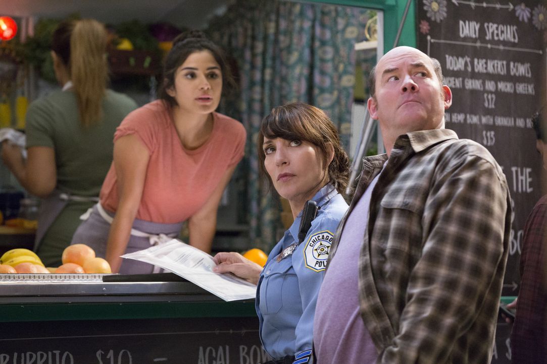 (v.l.n.r.) Sofia (Diane Guerrero); Randy (Katey Sagal); Tush (David Koechner) - Bildquelle: Jessica Brooks 2017 CBS Broadcasting, Inc. All Rights Reserved.