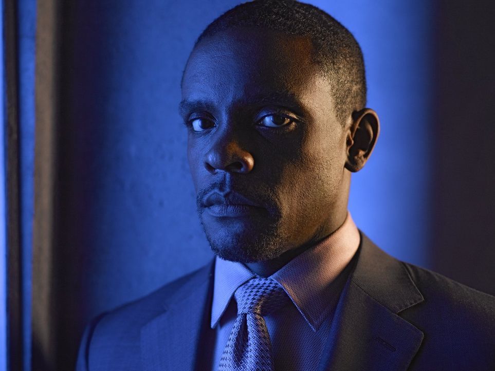 (2. Staffel) - Mitarbeiter des Managements von Wayne Enterprises: Lucius Fox (Chris Chalk) ... - Bildquelle: Warner Brothers