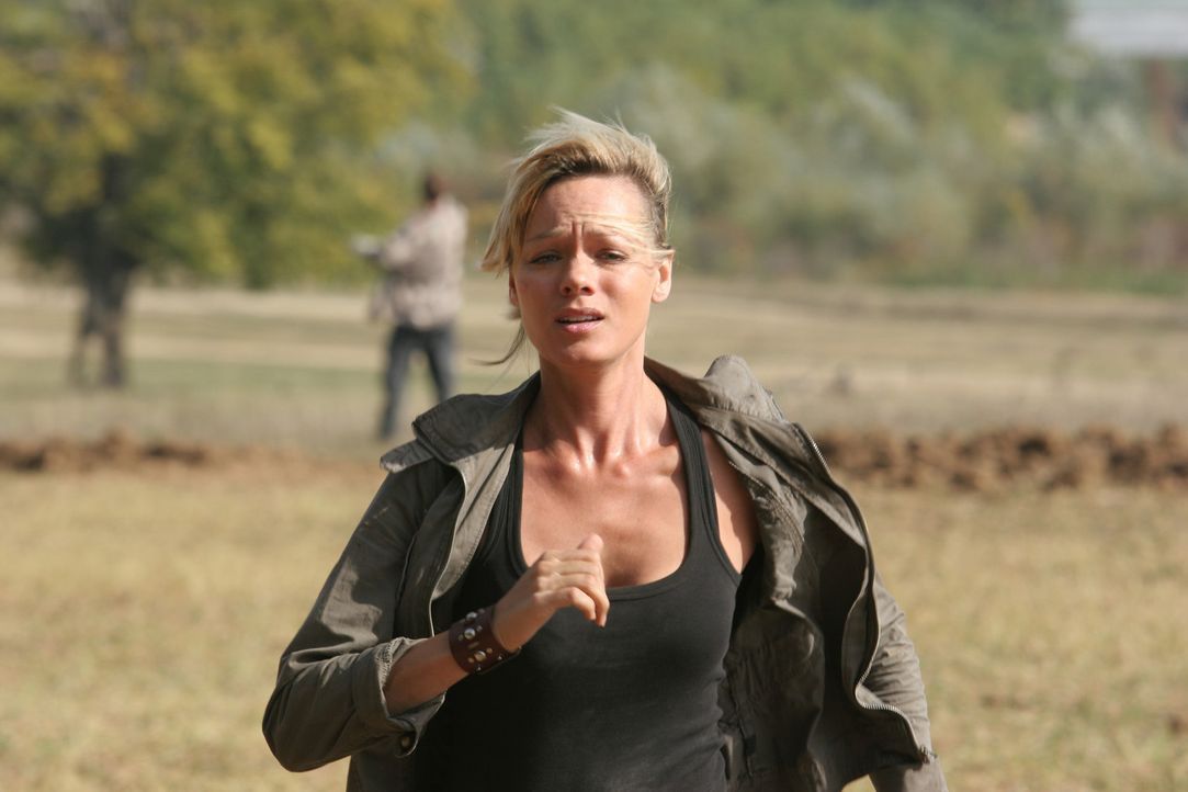 Amanda (Crystal Allen) ist fest entschlossen, die gefährliche Anakonda zu töten, an deren Entstehung sie selbst beteiligt war, doch das angriffslu... - Bildquelle: CPT Holdings, Inc.  All Rights Reserved.