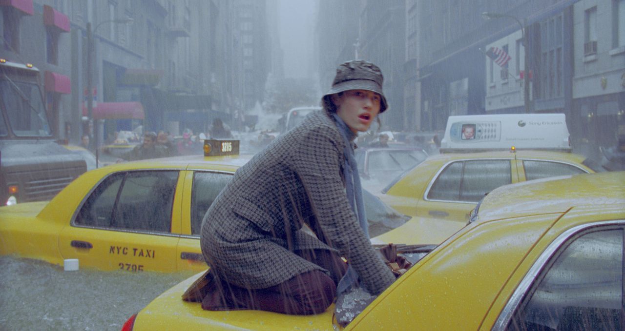 Das Wasser in den Straßen von New York steigt unablässig. Selbst wenn Laura Chapman (Emmy Rossum) den Fluten entgehen kann: Wird sie auch die folgen... - Bildquelle: 2004 Twentieth Century Fox Film Corporation. All rights reserved.