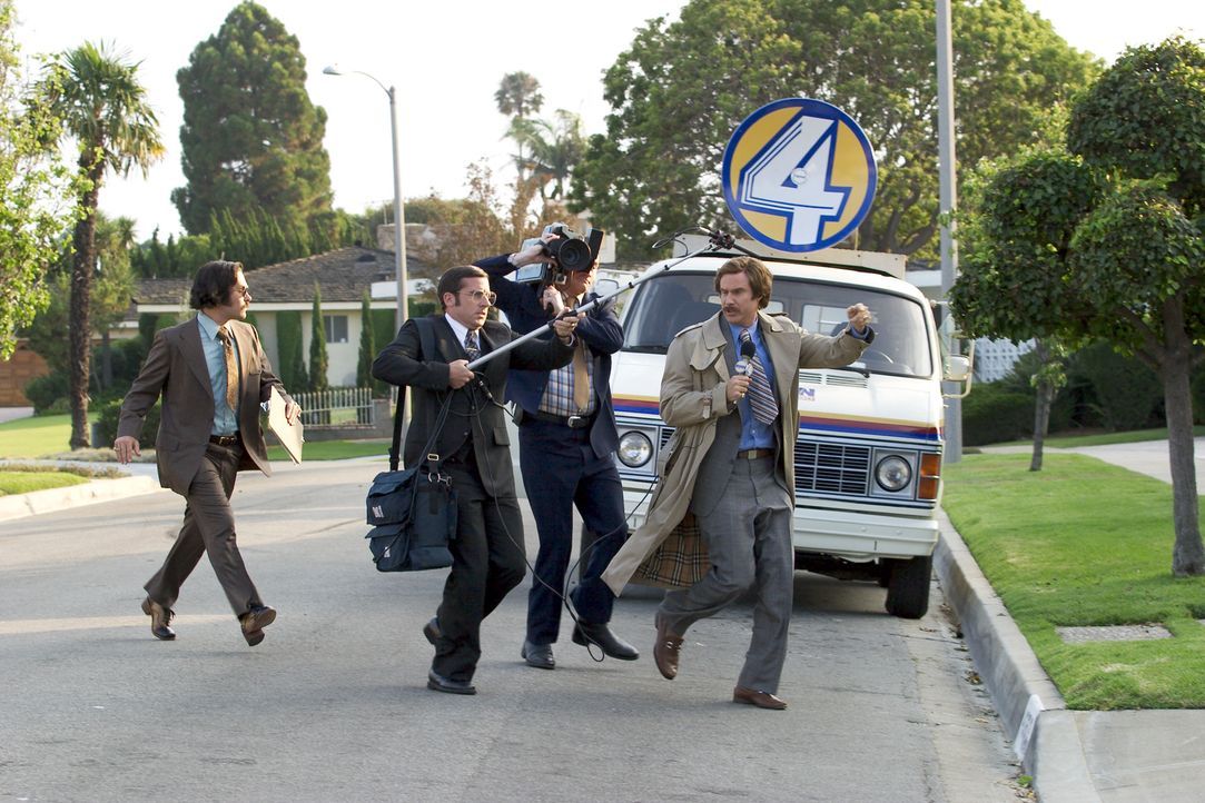 In den 70er Jahren ist Ron Burgundy (Will Ferrell, r.) der Mann für die Lokalnachrichten von San Diego. Als ihm eines Tages eine ehrgeizige Journal... - Bildquelle: Frank Masi DreamWorks