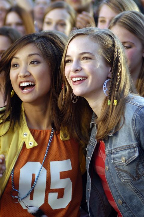 Seit Jahren schwärmen die beiden Freundinnen Brittany (Danielle Panabaker, r.) und Natasha (Brenda Song, l.) für den Popsänger Jordan Cahill. Ein... - Bildquelle: The Disney Channel