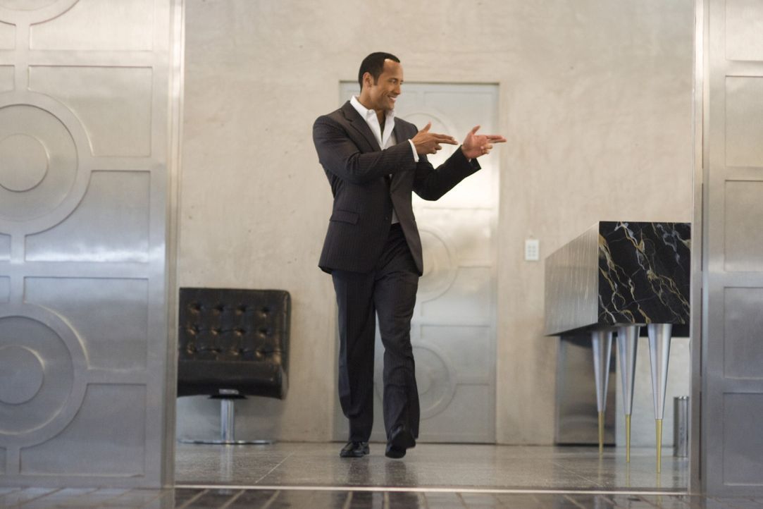 Superagent 23 (Dwayne Johnson) ist der "James Bond" bei CONTROL - und das große Vorbild vom Maxwell Smart ... - Bildquelle: Warner Brothers