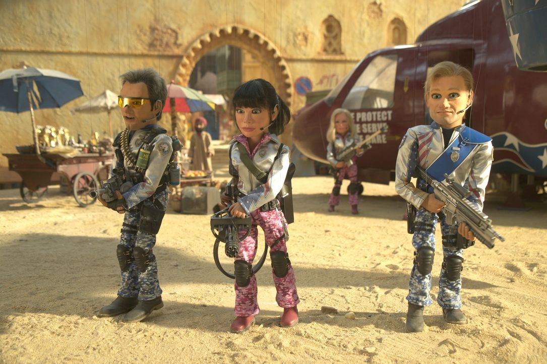 Der Einsatz in Kairo von (v.l.n.r) Chris, Sarah und Joe ist von Erfolg gekrönt - allerdings fliegt dabei die halbe Stadt in die Luft ... - Bildquelle: Paramount Pictures