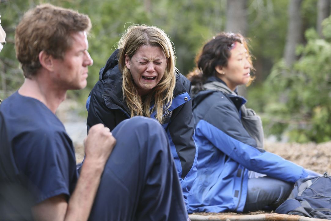 Können nicht fassen was passiert ist: Mark (Eric Dane, l.), Meredith (Ellen Pompeo, M.) und Cristina (Sandra Oh, r.) ... - Bildquelle: Touchstone Television
