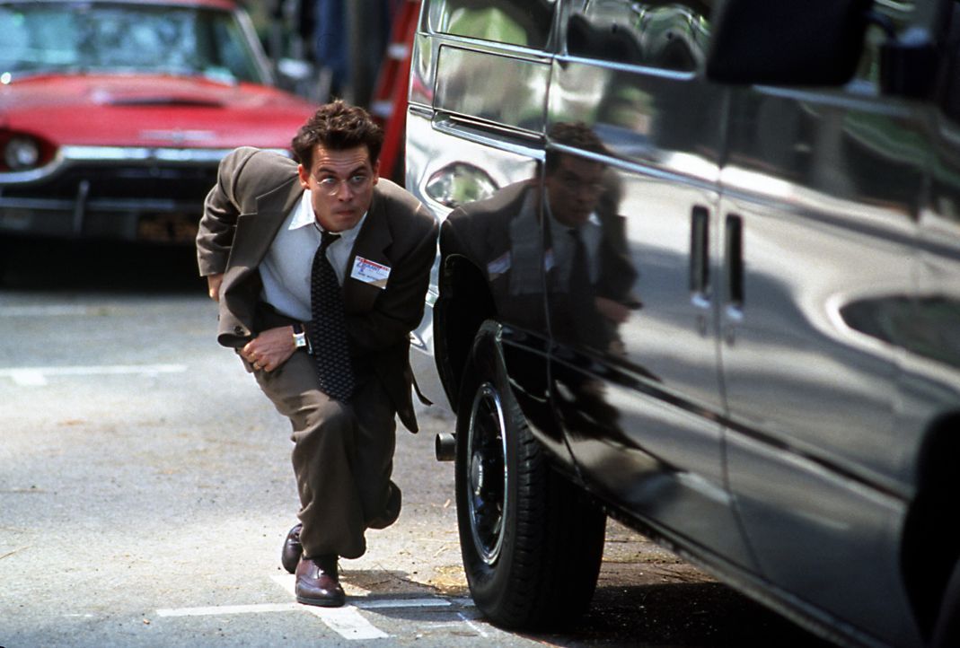 Im Tausch gegen das Leben seiner Tochter soll der Steuerberater Gene Watson (Johnny Depp) ein Attentat begehen ... - Bildquelle: Paramount Pictures