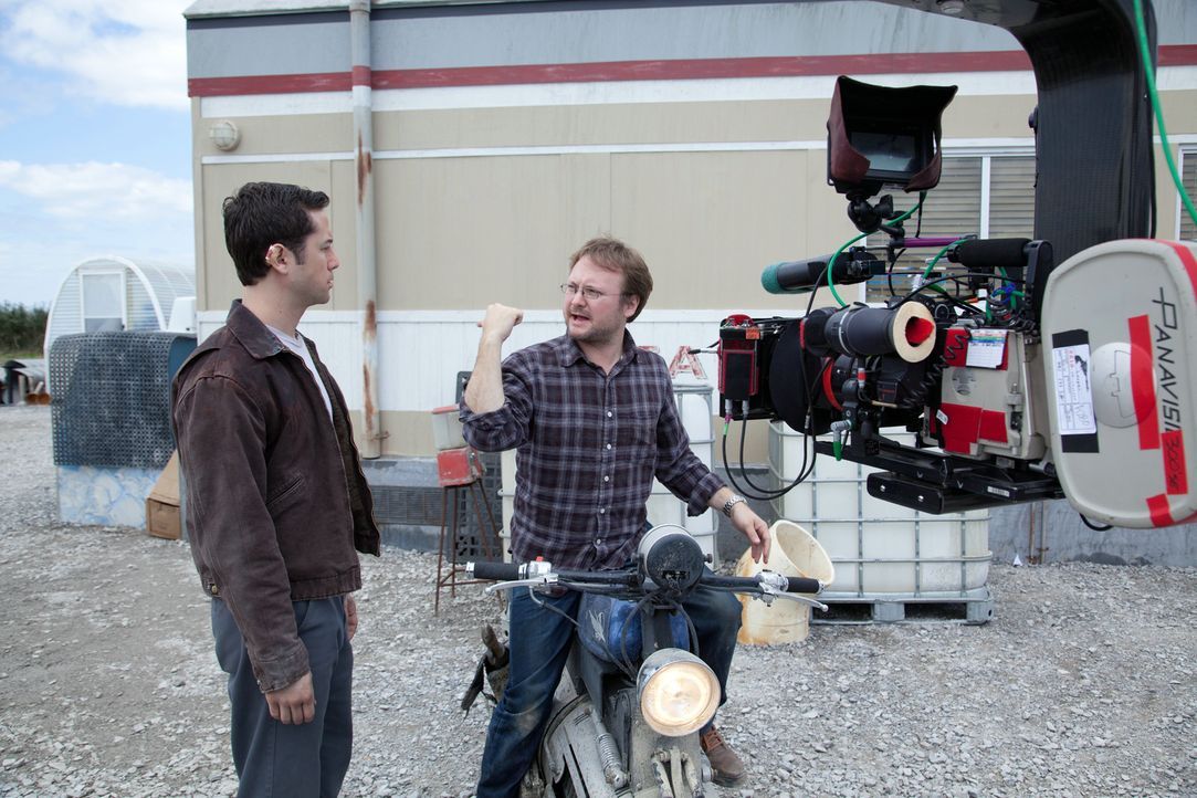 Hauptdarsteller Joseph Gordon-Levitt (l.) und Regisseur Rian Johnson (r.) - Bildquelle: 2012 Concorde Filmverleih GmbH