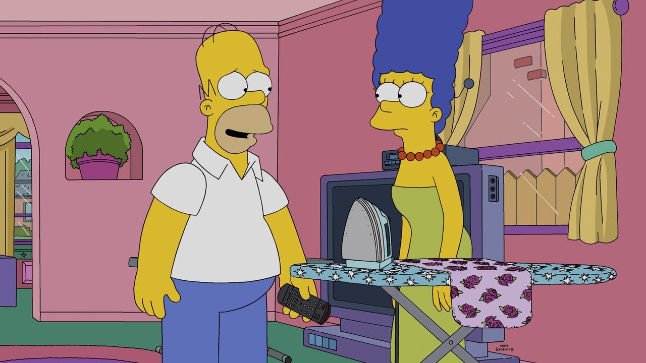 Gerade wegen des strikten Alkoholverbotes unterstützt Marge (r.) ihren Homer (l.) bei seinem neuen Job als Duffman ... - Bildquelle: 2014 Twentieth Century Fox Film Corporation. All rights reserved.