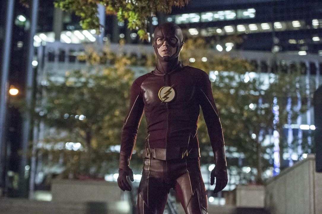 Barry alias The Flash (Grant Gustin) ist geschockt, als gleich zwei unerwartete Gäste in Central City auftauchen ... - Bildquelle: 2015 Warner Brothers.