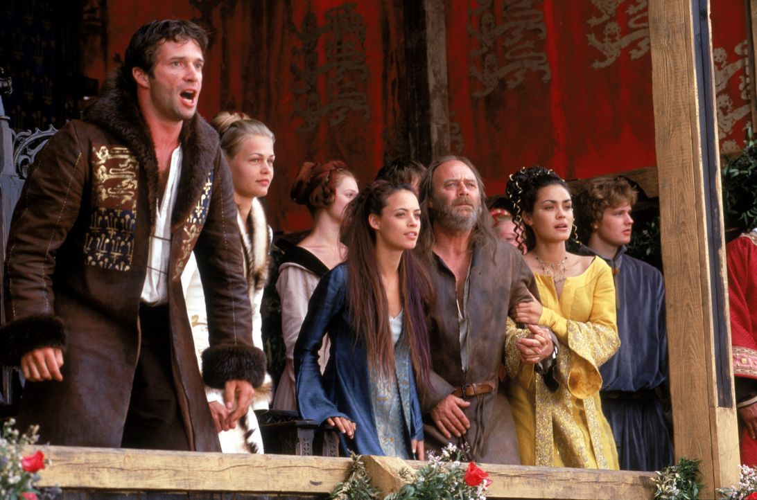 Eine starke Fangemeinde: (v.l.n.r.) Prinz Edward (James Purefoy), Zofe Christiana (Bérénice Bejo), Kate (Laura Fraser), John (Christopher Cazenove... - Bildquelle: 2003 Sony Pictures Television International. All Rights Reserved