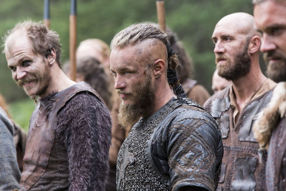 Ziehen in den Kampf gegen Jarl Borg: Ragnar (Travis Fimmel, 2.v.l.), Floki (Gustaf Skarsgård, l.) und ihre Verbündeten ... - Bildquelle: 2014 TM TELEVISION PRODUCTIONS LIMITED/T5 VIKINGS PRODUCTIONS INC. ALL RIGHTS RESERVED.