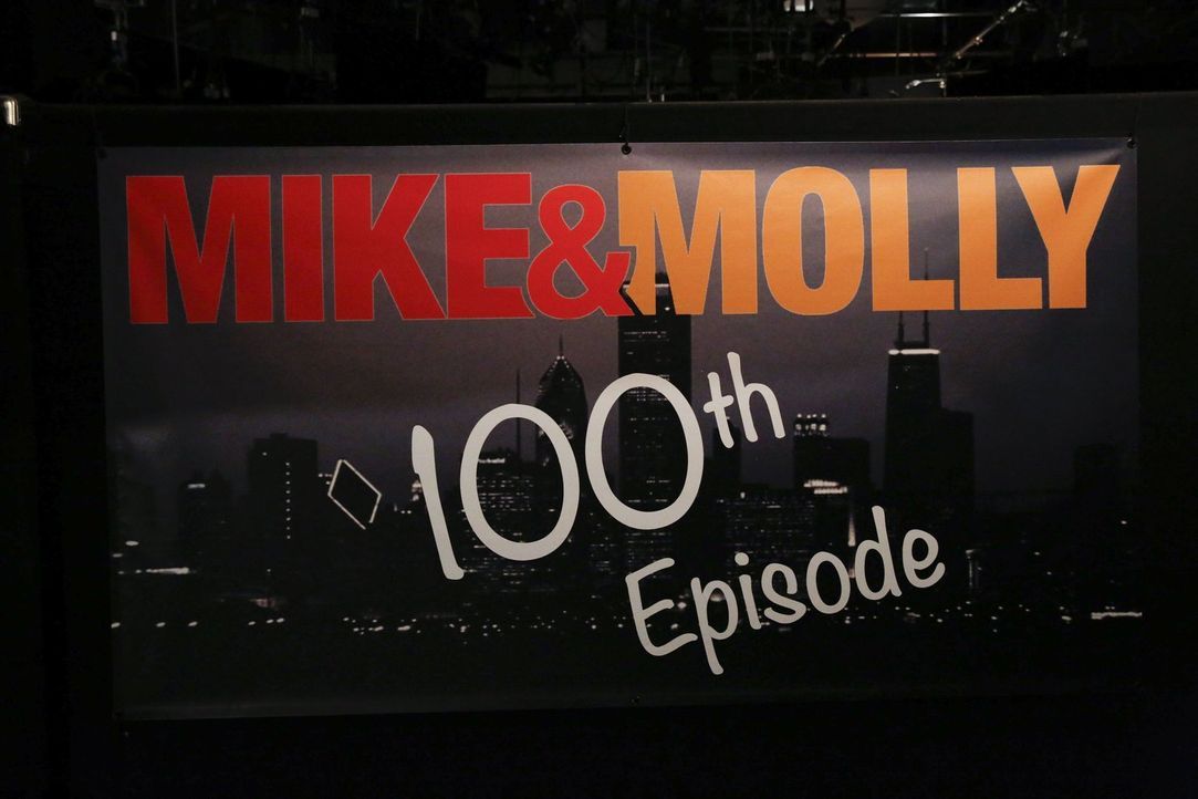 Die 100. Episode von Mike & Molly ... - Bildquelle: Warner Brothers