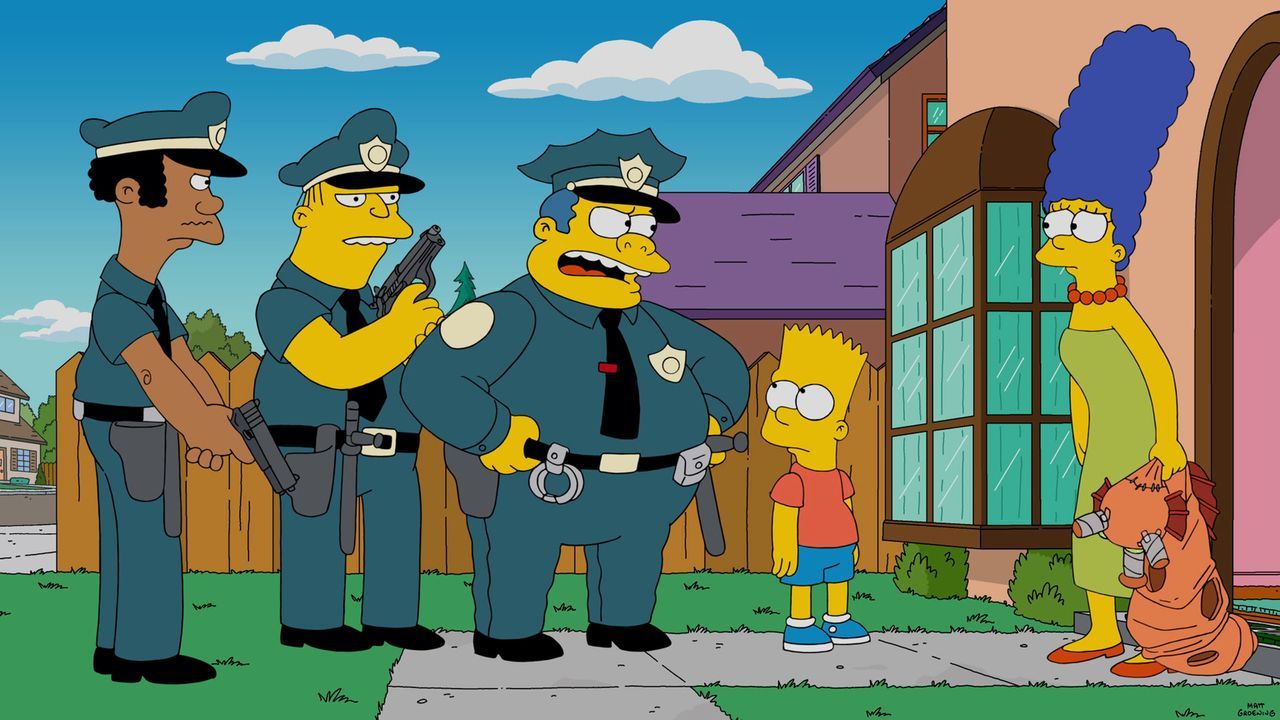 Weil Marge (r.) Bart (2.v.r.) unbeaufsichtigt auf den Spielplatz gelassen hat, und deswegen angezeigt wurde, muss sie für 90 Tage ins Gefängnis. Cla... - Bildquelle: 2015 Fox and its related entities.  All rights reserved.