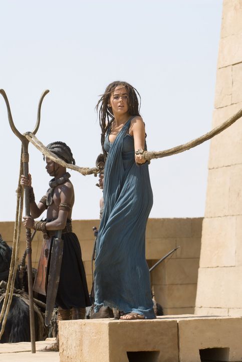 Während D'Leh auf der Jagd ist, wird die schöne Evolet (Camilla Belle) von brutalen Kriegern entführt, die sie in eine Welt bringen, die ihre Vor... - Bildquelle: Warner Brothers