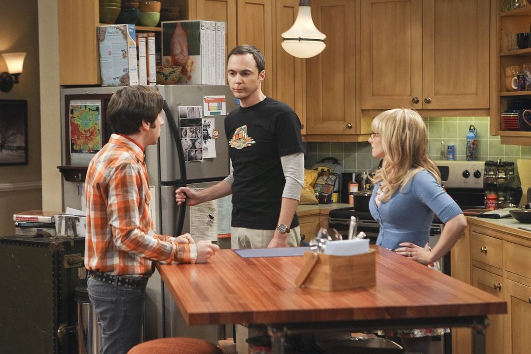 Ein Streit zwischen Sheldon (Jim Parsons, M.) und Amy überträgt sich auf Bernadette (Melissa Rauch, r.) und Howard (Simon Helberg, l.) ... - Bildquelle: Warner Bros. Television