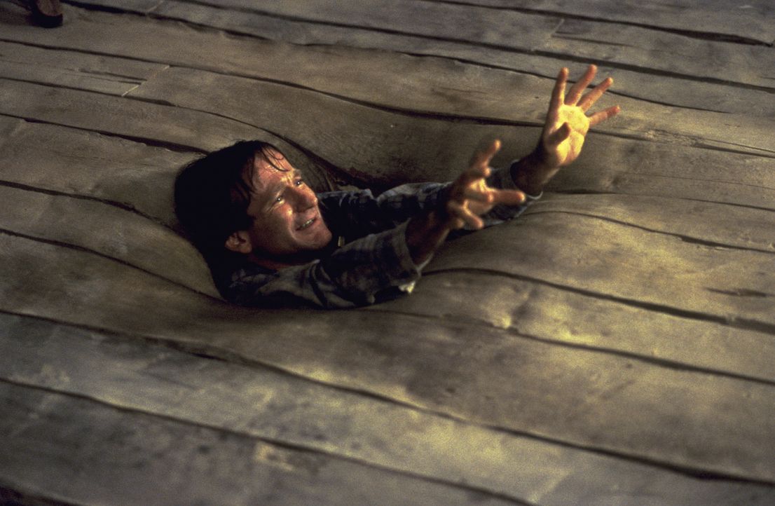 Schwierig, zu würfeln, wenn man gerade vom Fußboden verschluckt wird: Alan (Robin Williams) in höchster Not ... - Bildquelle: SONY PICTURES TELEVISION INTERNATIONAL