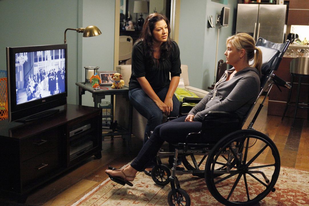 Während es zwischen Jackson und April zu Spannungen kommt, als sie an einem gemeinsamen Fall arbeiten, müssen Callie (Sara Ramirez, l.) und Arizon... - Bildquelle: ABC Studios