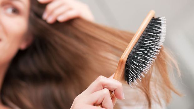 Die richtige Pflege-Routine bei langen Haaren ist essentiell für eine glatte...