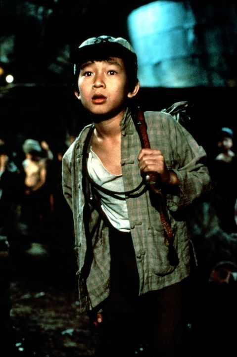 Der arme Short Round (Ke Huy Quan) wird von den Kultisten zu den anderen Kindern in die Minen gesteckt, um nach den verlorenen Sankara Steinen zu su... - Bildquelle: Paramount Pictures