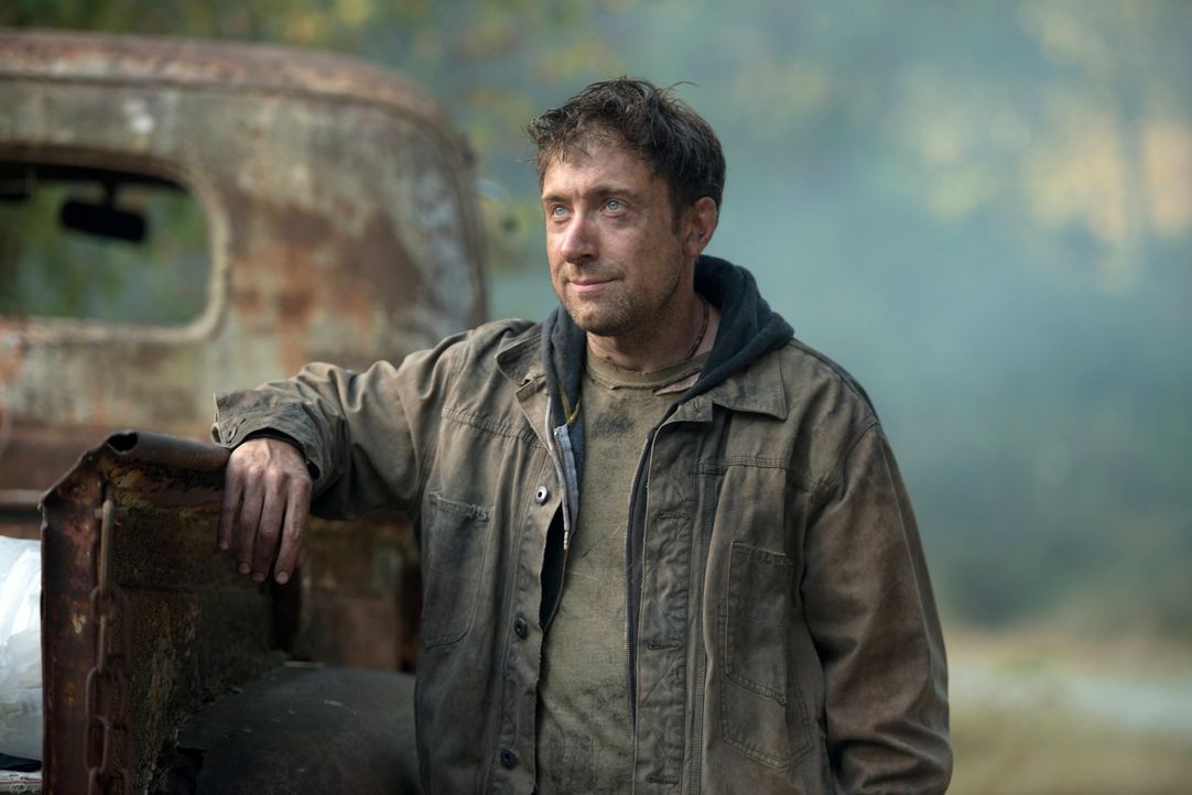 Kann der Obdachlose Vagrant (Stefano Giulianetti) den Winchester Brüdern helfen, Castiel zu finden? - Bildquelle: 2013 Warner Brothers