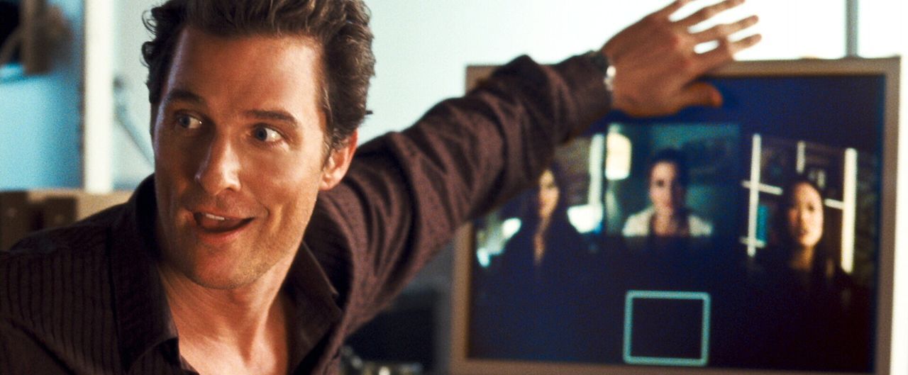 Der Womanizier Connor Mead (Matthew McConaughey) schreckt nicht davor zurück, während einer Videokonferenz mit all seinen Freundinnen gleichzeitig... - Bildquelle: 2008   Warner Brothers