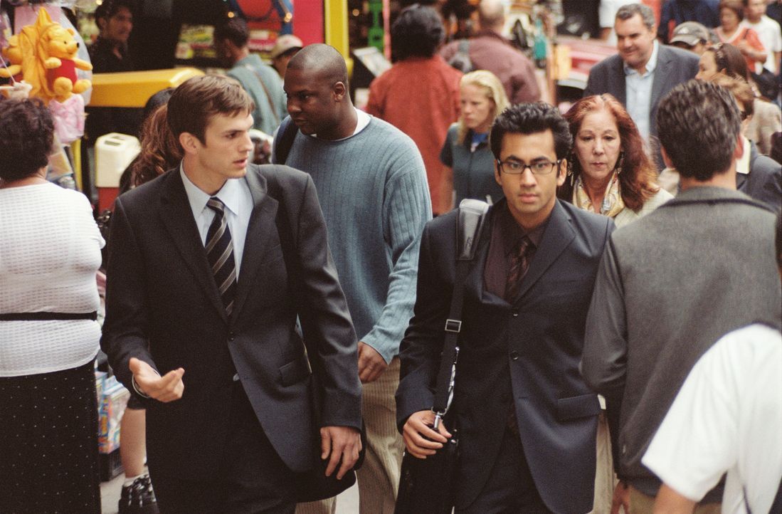 Oliver (Ashton Kutcher, l.) und Jeefer (Kal Penn, r.) haben eine außergewöhnliche Geschäftsidee ... - Bildquelle: Touchstone Pictures. All rights reserved