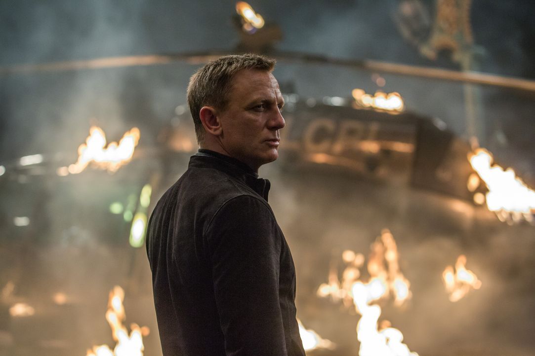 Kann James Bond (Daniel Craig) verhindern, dass eine gefährliche Geheimorganisation den gesamten Geheimdienst unterwandert? - Bildquelle: Jonathan Olley 2015 DANJAQ, LLC, METRO-GOLDWYN-MAYER STUDIOS INC. AND COLUMBIA PICTURES INDUSTRIES, INC. ALL RIGHTS RESERVED / Jonathan Olley