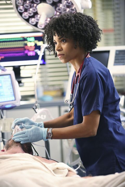Versucht Meredith mit Talent und Scharm für sich zu gewinnen: Dr. Maggie Pierce (Kelly McCreary) ... - Bildquelle: ABC Studios