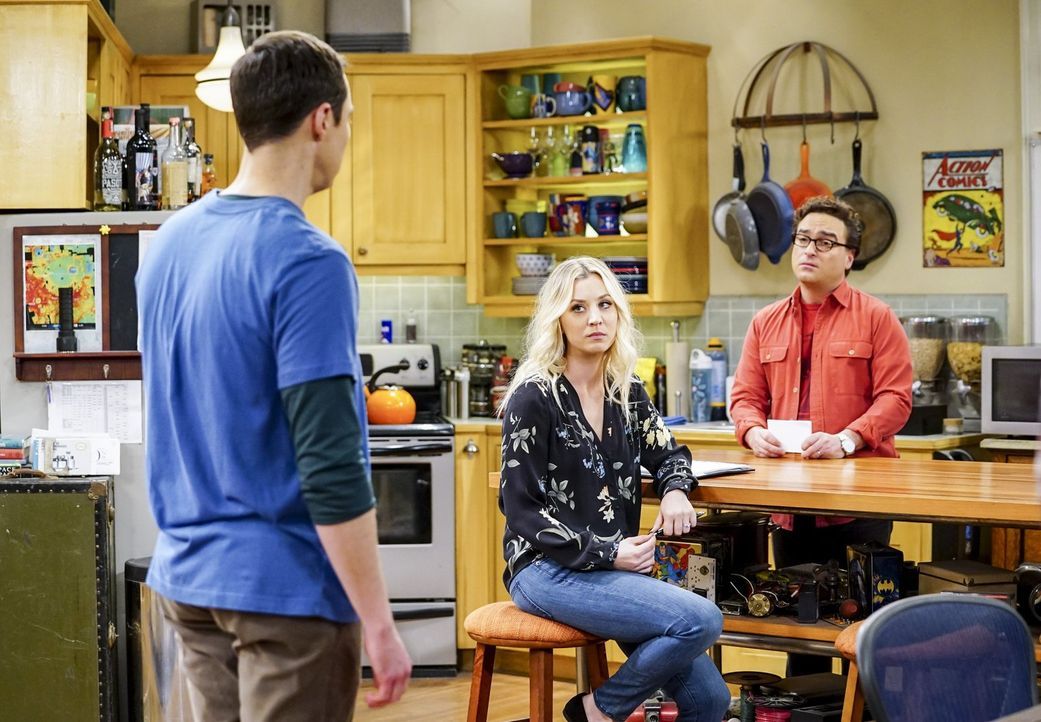 Sheldon (Jim Parsons, l.) stellt die Geduld von Penny (Kaley Cuoco, M.) und Leonard (Johnny Galecki, r.) gewaltig auf die Probe, als er als Untermie... - Bildquelle: Warner Bros. Television
