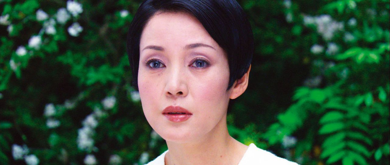 Muss ihren einzigen Sohn in den Krieg gegen hemmungslose Mutanten schicken: Midori Azuma (Kanako Higuchi) ... - Bildquelle: 2004 Casshern Film Partners