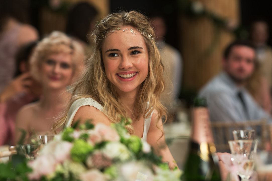 Während Bethany (Suki Waterhouse) an ihrer Hochzeit mit Alex den schönsten Tag ihres Lebens hat, ist es für Rosie eher ein absoluter Alptraum ... - Bildquelle: Constantin Film Verleih GmbH