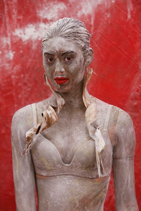 GNTM-Stf10-Epi07-Bodypainting-Shooting-49-Anuthida-ProSieben-Richard-Huebner - Bildquelle: ProSieben/ Richard Huebner