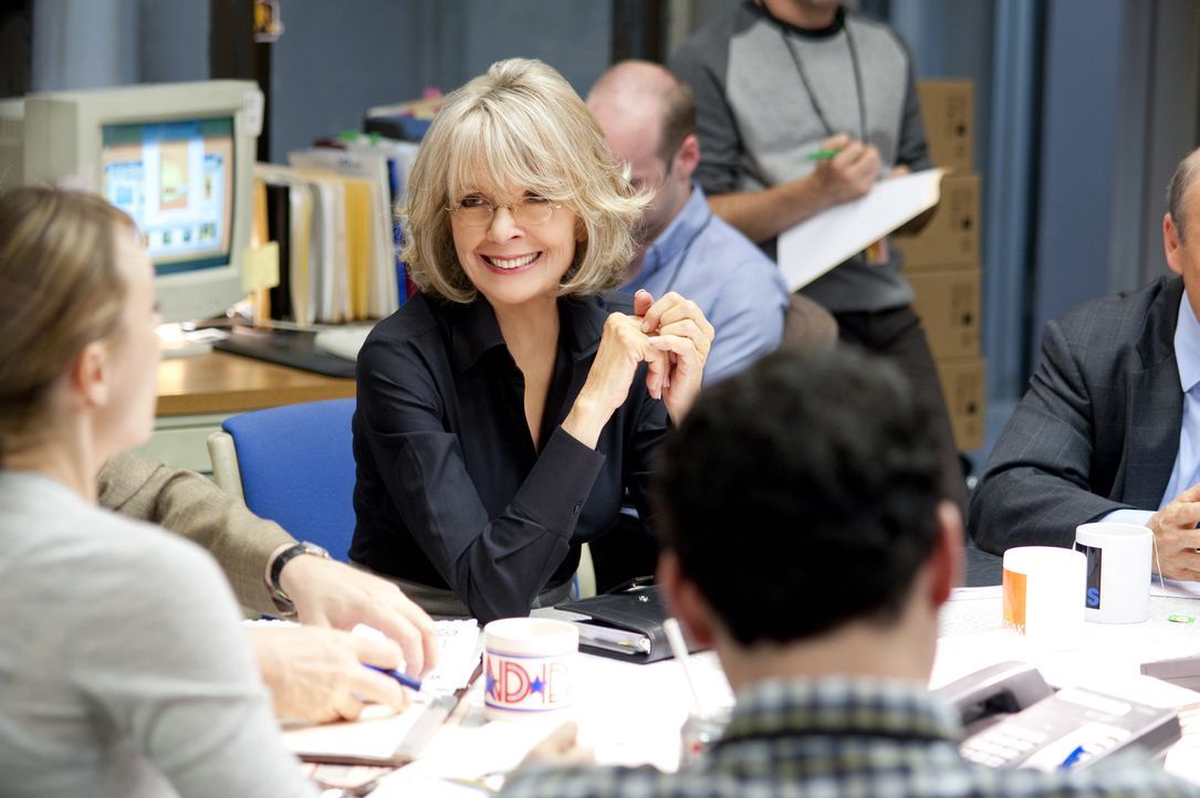 Colleen Peck (Diane Keaton) ist es leid, die Guten-Morgen-Sendung "Daybreak" zu moderieren, die den ewigen vierten Platz unter den Sendungen im Früh... - Bildquelle: 2010 Paramount Pictures.  All rights reserved.