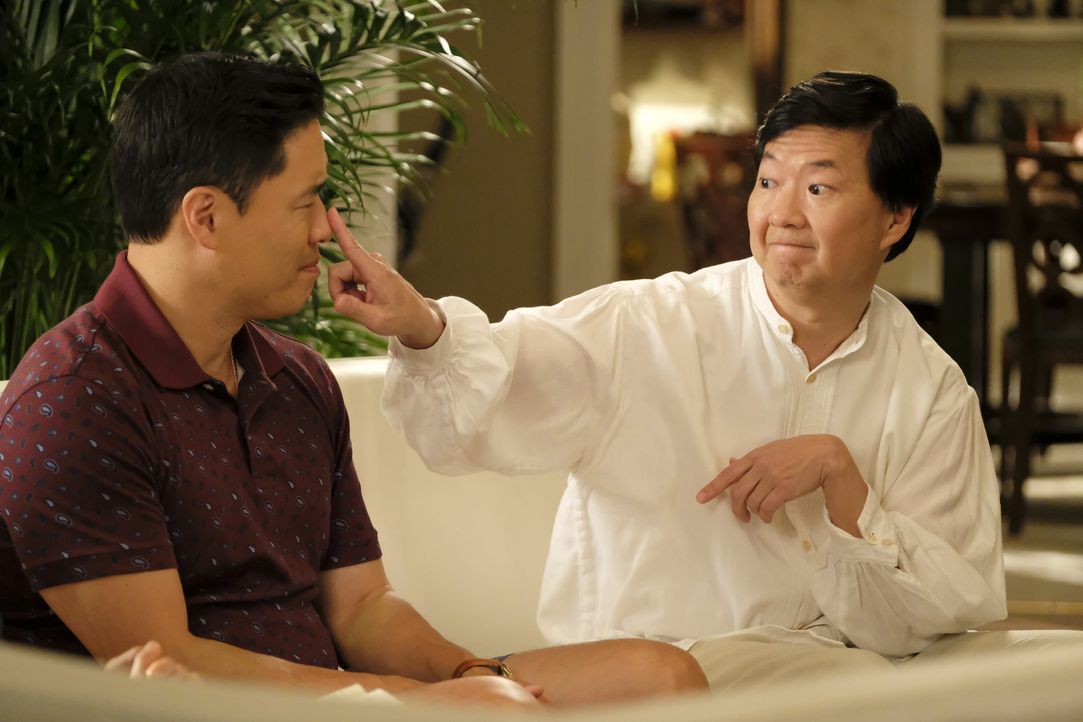 Louis Huang (Randall Park, l.); Gene (Ken Jeong, r.) - Bildquelle: Jessica Brooks © 2019-2020 American Broadcasting Companies.  All rights reserved. / Jessica Brooks