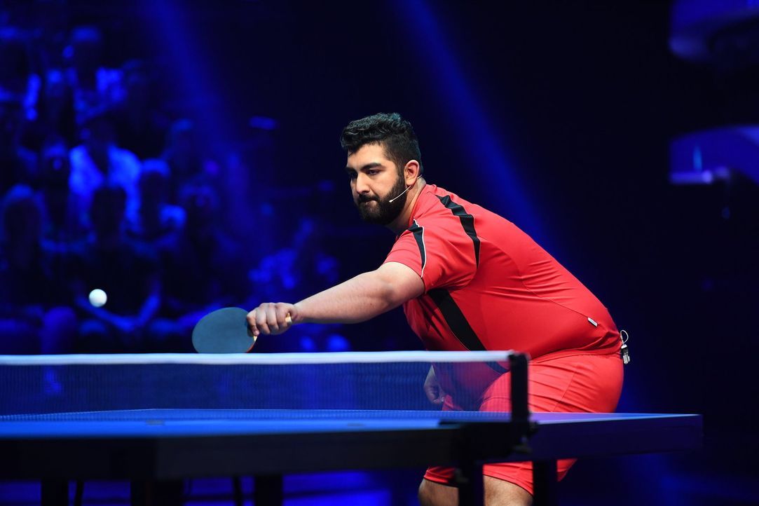 Höchste Konzentration. Faisal Kawusi will seinen Kontrahenten beim Tischtennis in die Knie zwingen. - Bildquelle: Willi Weber ProSieben/Willi Weber