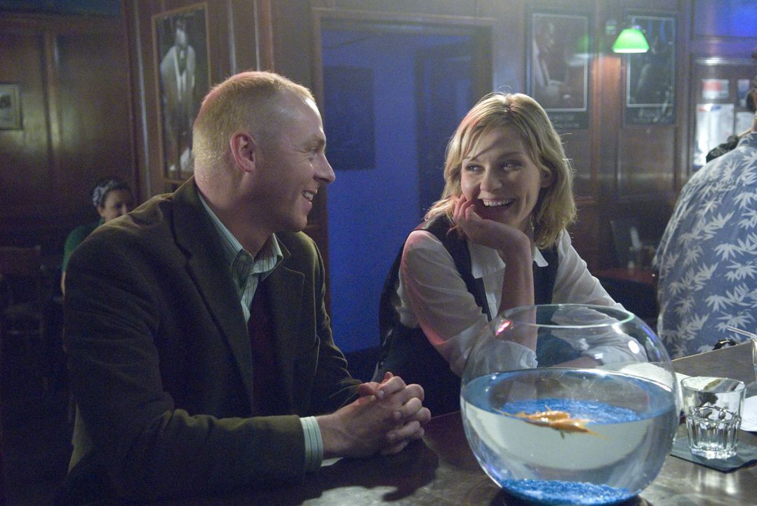 Sidney (Simon Pegg, l.) möchte gerne einen tollen Job in einer großen Stadt haben, mit Promis verkehren und reich werden. Er bekommt seine Chance,... - Bildquelle: UK Film Council/ Channel Four Television Corporation /Alienate Limited 2008
