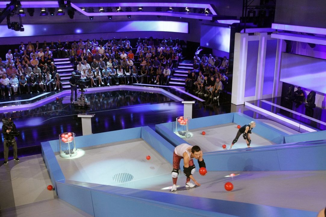 Joko Winterscheidt und Klaas Heufer-Umlauf bringen die Kandidaten in "17 Meter" richtig ins Schwitzen! - Bildquelle: ProSieben