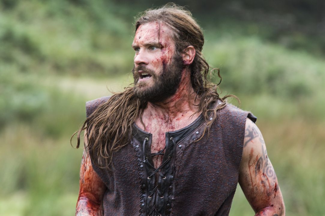 Im Kampf gegen Jarl Borg: Rollo (Clive Standen) ... - Bildquelle: 2014 TM TELEVISION PRODUCTIONS LIMITED/T5 VIKINGS PRODUCTIONS INC. ALL RIGHTS RESERVED.