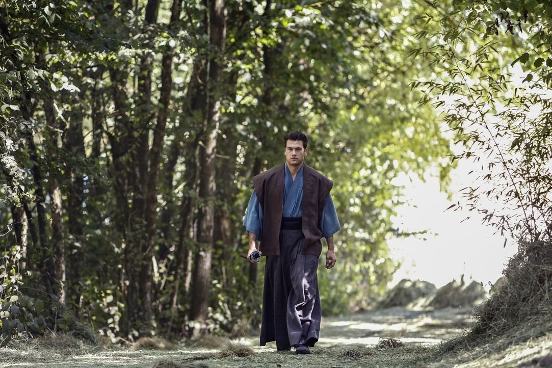Nate (Nick Zano) entdeckt, dass er Dank der Injektion des Serums Kräfte hat und befördert sich und Roy unbeabsichtigt ins mittelalterliche Japan ... - Bildquelle: Warner Brothers
