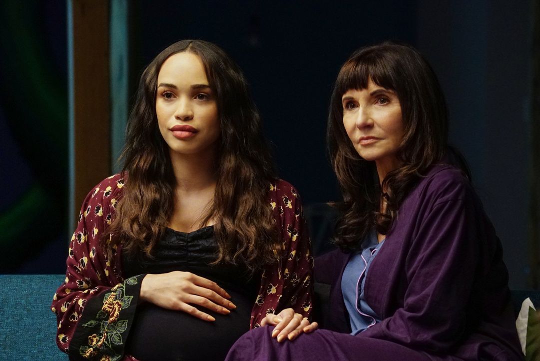 Erica (Cleopatra Coleman, l.); Gail (Mary Steenburgen, r.) - Bildquelle: © 2016 Fox and its related entities. All rights reserved.