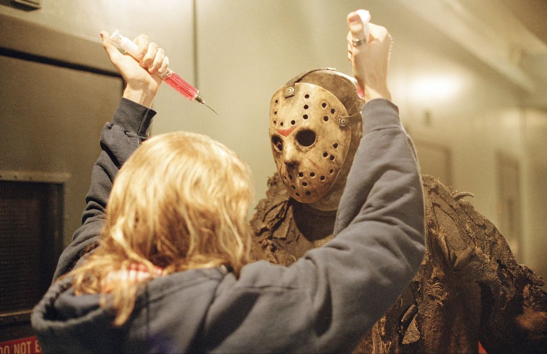 Mit dem Wiederbeleben des wahnsinnigen Jason Voorhees (Ken Kirzinger) hat Freddy endlich wieder die Möglichkeit, Angst und Schrecken in die Elm Str... - Bildquelle: Warner Bros. Pictures