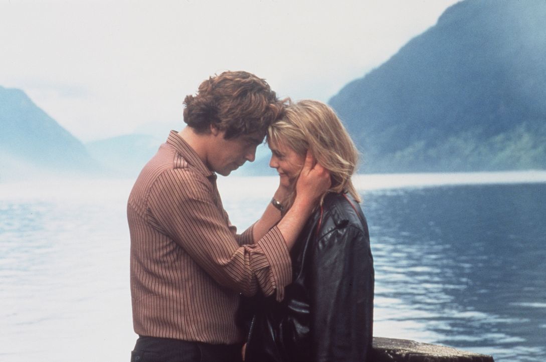Emilys (Alicia Silverstone, r.) Plan, die eigene Entführung zu inszenieren, verläuft perfekt, bis der Autodieb Vincent (Benicio Del Toro, l.) ihre W... - Bildquelle: Columbia Pictures
