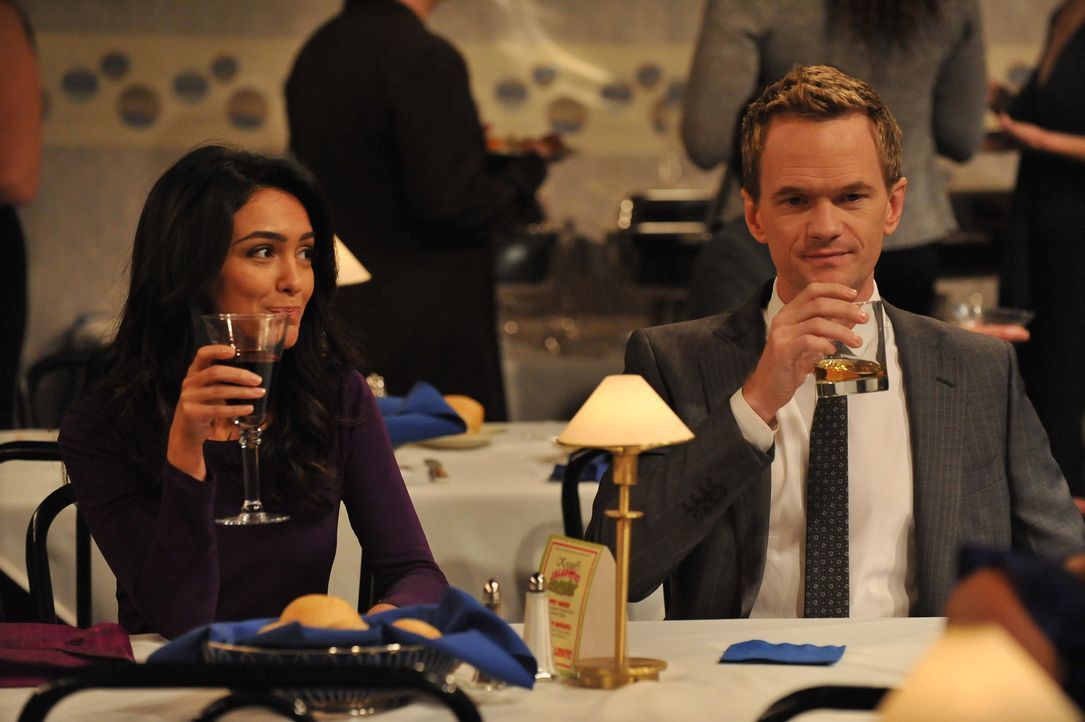 Wie wird es mit Barney (Neil Patrick Harris, r.) und Nora (Nazanin Boniadi, l.) nur weitergehen? - Bildquelle: 20th Century Fox International Television