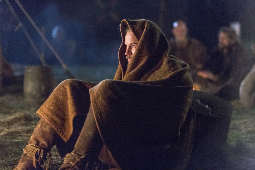 Noch ahnt Ragnar (Travis Fimmel) nicht, dass er und seine Leute in eine Falle von  König Ecberts und König Aelles Truppen geraten werden ... - Bildquelle: 2014 TM TELEVISION PRODUCTIONS LIMITED/T5 VIKINGS PRODUCTIONS INC. ALL RIGHTS RESERVED.