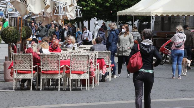 Urlaub am Meer und Besuch im Café - Ein Stück Normalität zu Pfingsten