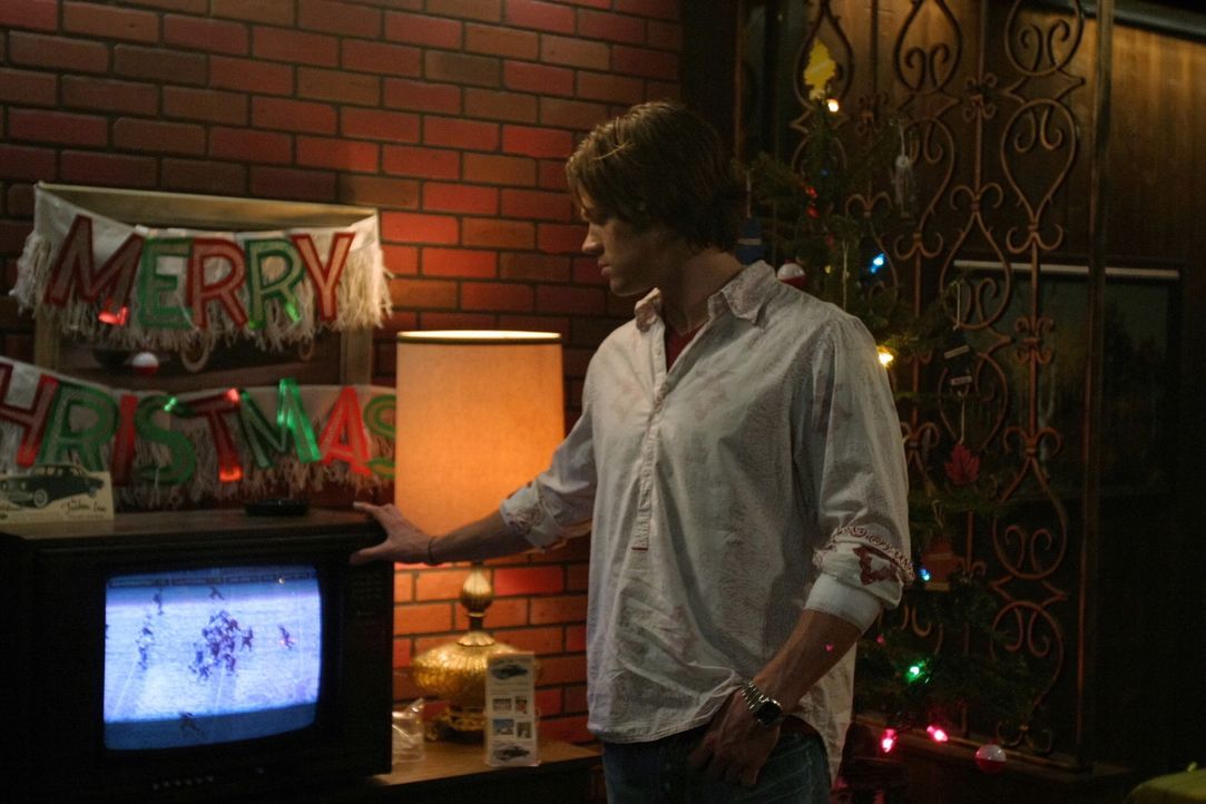 An Weihnachten untersuchen Sam (Jared Padalecki) und Dean eine Reihe von Morden, bei denen die Opfer durch den Kamin entführt wurden .... - Bildquelle: Warner Bros. Television
