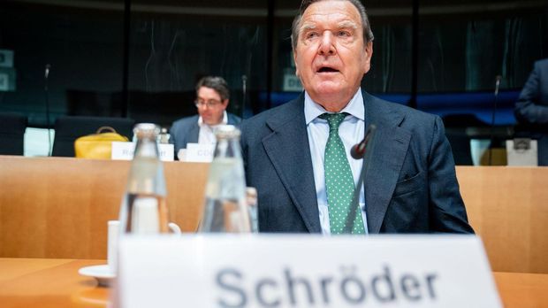 Putin-Freund Schröder: Union will Altkanzler Versorgung streichen