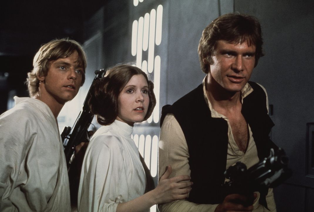 Luke (Mark Hamill, l.), Prinzessin Leia (Carrie Fisher, M.) und Han Solo (Harrison Ford, r.) versuchen, den Darth Vader und seinen Schergen zu entko... - Bildquelle: Lucasfilm LTD. & TM. All Rights Reserved.