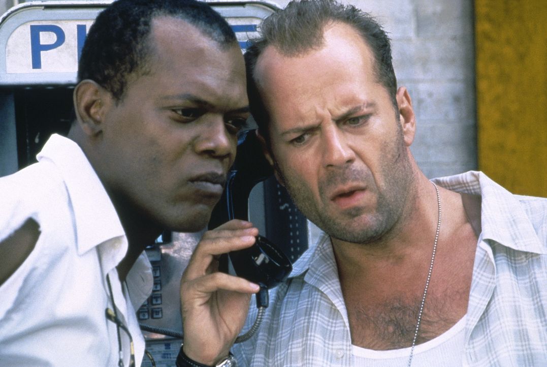 Zusammen mit seinem Gefährten Zeus (Samuel L. Jackson, l.) nimmt McClane (Bruce Willis, r.) die Jagd auf den Terroristen Simon auf. Doch dieser ist... - Bildquelle: 20th Century Fox